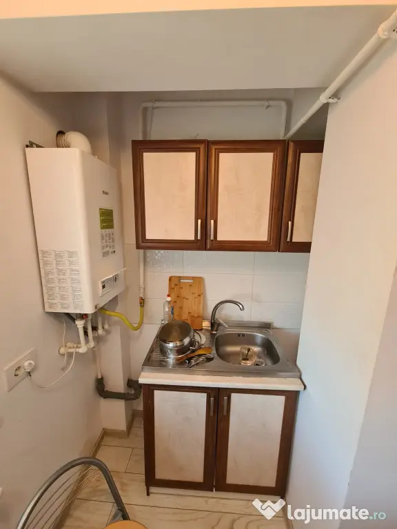 Inchiriez apartament zona Valea Adanca