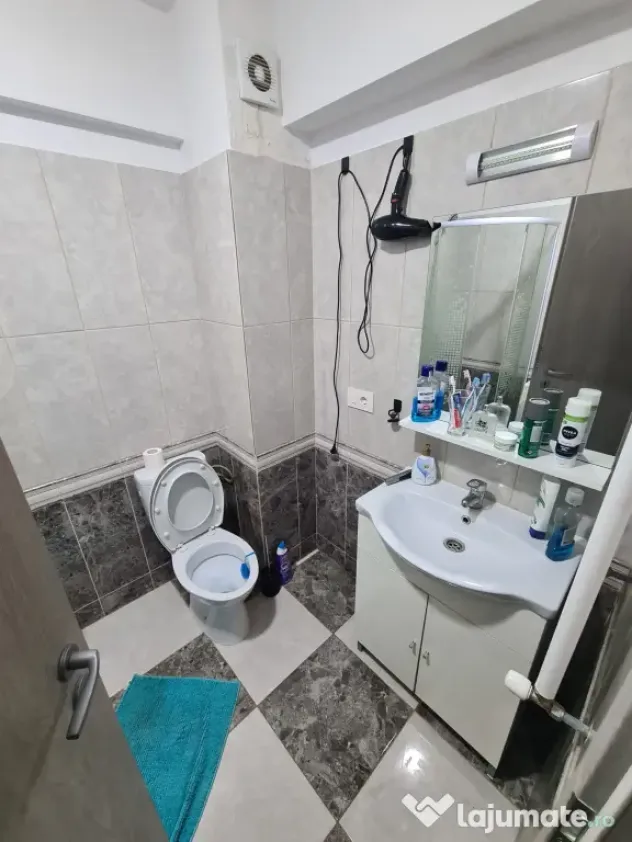 Inchiriez apartament zona Valea Adanca