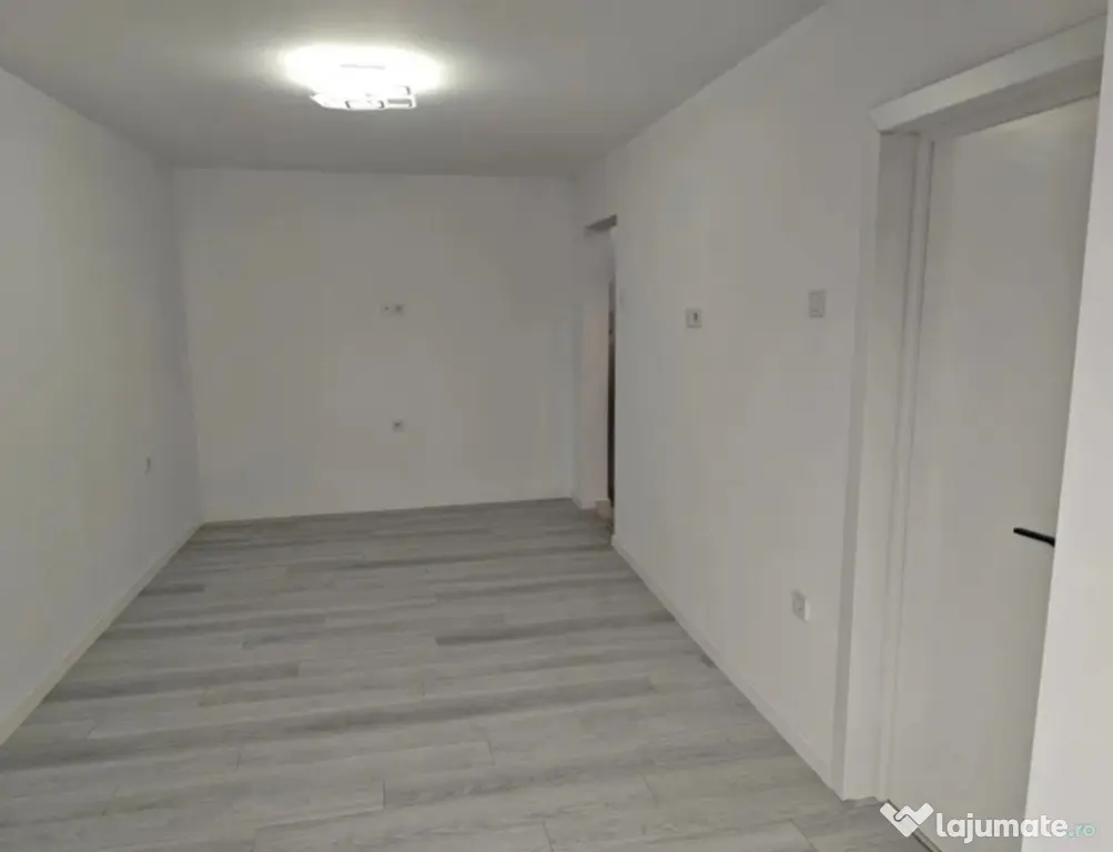 Garsoniera Renovata | Decomandata | zona Tractorul