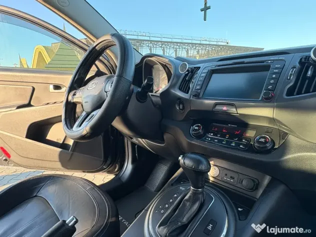 Kia Sportage 2012 automata. 6800 euro