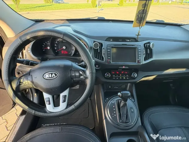 Kia Sportage 2012 automata. 6800 euro