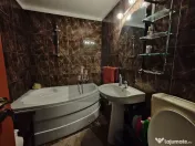 Apartament 2 camere, str Vicina, decomandat, 61 mp 