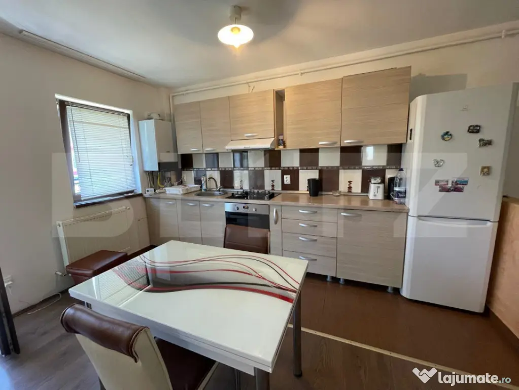 Apartament 3 camere, etaj 1, 58 mp, zona Eroilor