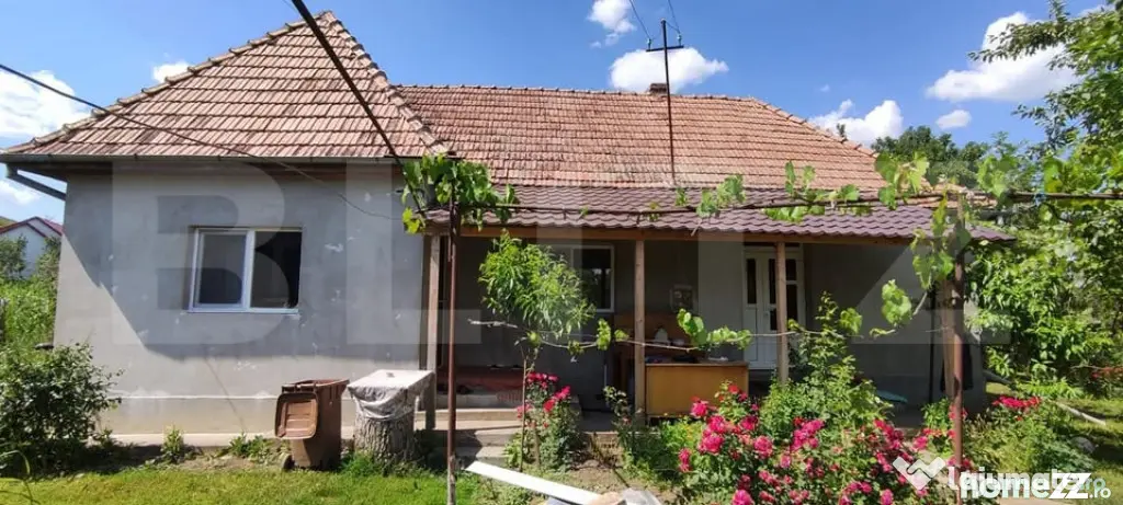 Casă de vânzare în Iclandu Mare – 3 camere, teren 2.323