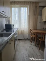 Apartament cu 2 camere, complet utilat, balcon luminos și b