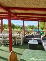 Proprietate cu camping autorizat, piscină și casă 
