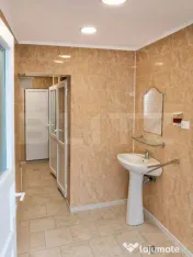 Proprietate cu camping autorizat, piscină și casă 