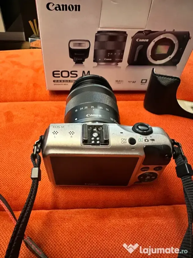 Canon EOS M100 mirrorless
