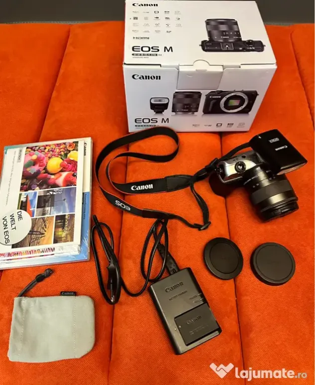 Canon EOS M100 mirrorless