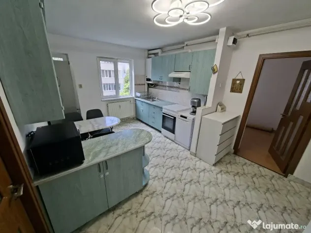 Apartment cu 3 camere + loc de parcare