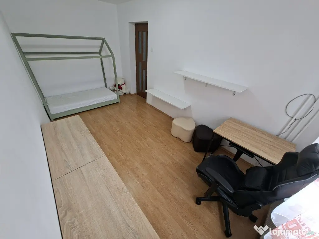 Apartment cu 3 camere + loc de parcare