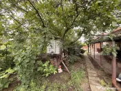 Teren IV 1.308 mp, cu casă veche și grajd, dublă deschide