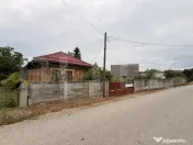 Teren IV 1.308 mp, cu casă veche și grajd, dublă deschide
