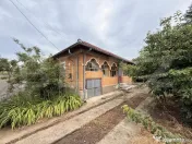 Teren IV 1.308 mp, cu casă veche și grajd, dublă deschide