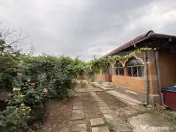 Teren IV 1.308 mp, cu casă veche și grajd, dublă deschide