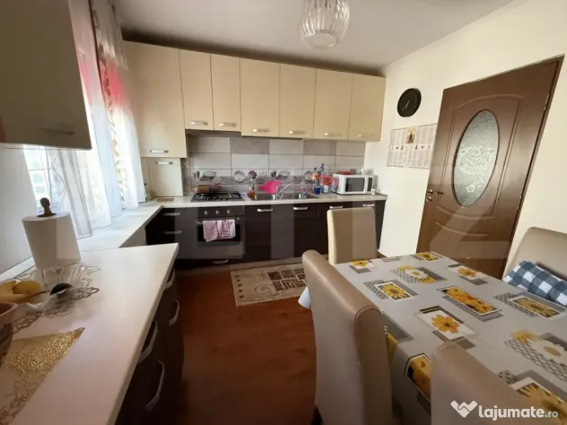 Apartamen 3 camere, 65 mp, Zona Micro 16