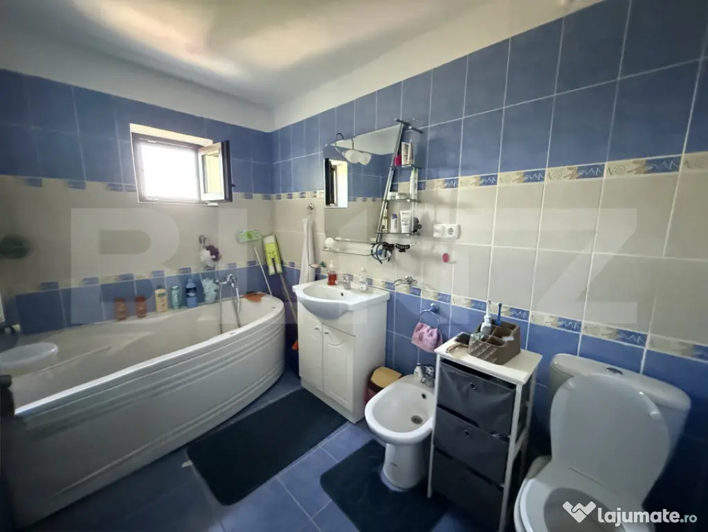 Apartamen 3 camere, 65 mp, Zona Micro 16