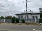 Casa individuala reconditionata partial-Teren 900 mp-Toate u