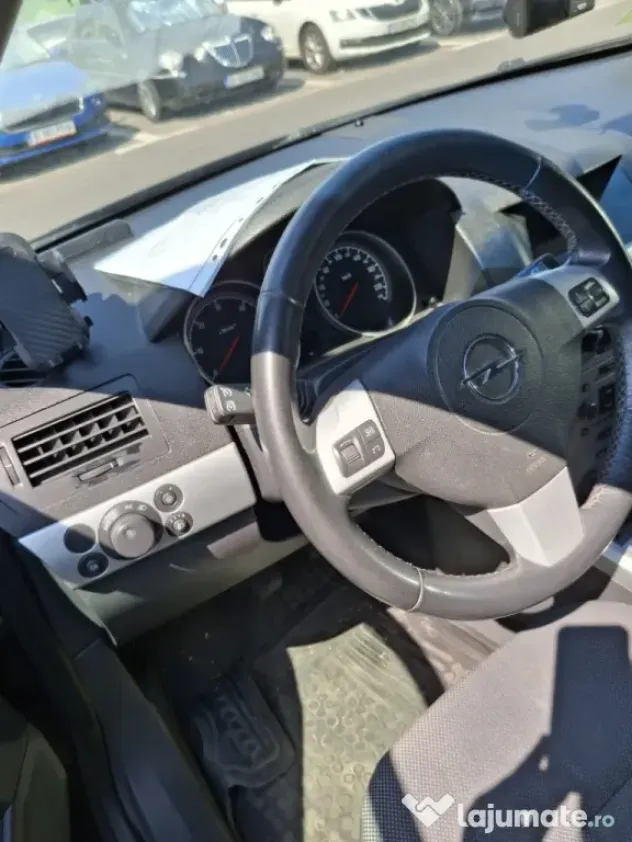 Opel Astra H autoturism
