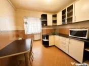 Apartament 3 camere decomandat, ultracentral, 2 băi, etaj 2