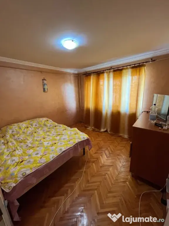 Inchiriez apartament 3 camere Lapus Arges