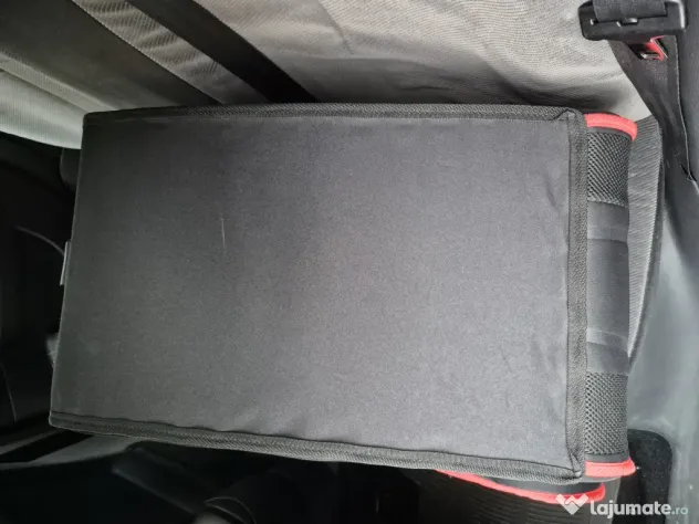Vând scaun gaming cu boxe încorporate pt copii
