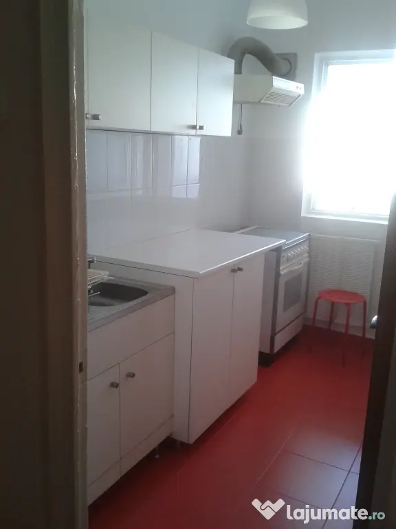 Inchiriere pe termen lung garsoniera renovata in cart. Tineretului