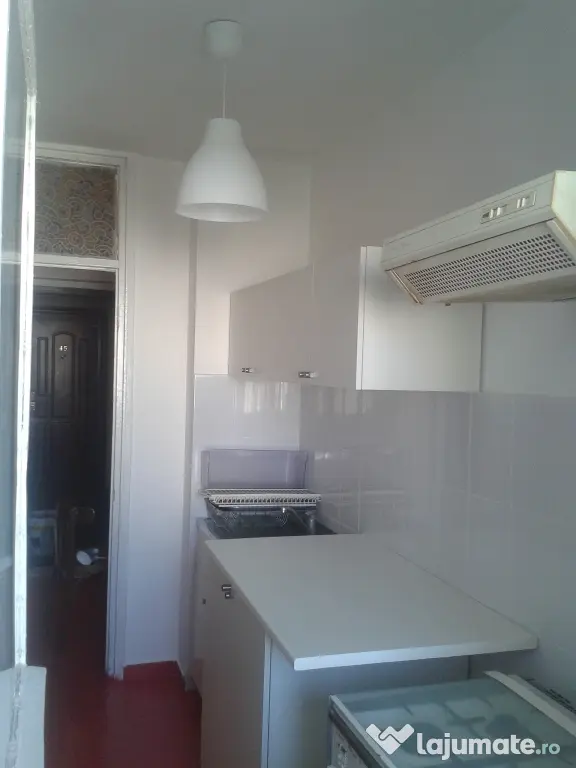 Inchiriere pe termen lung garsoniera renovata in cart. Tineretului