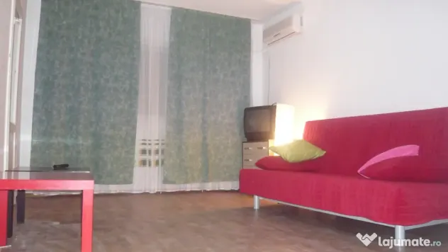 Inchiriere pe termen lung garsoniera renovata in cart. Tineretului