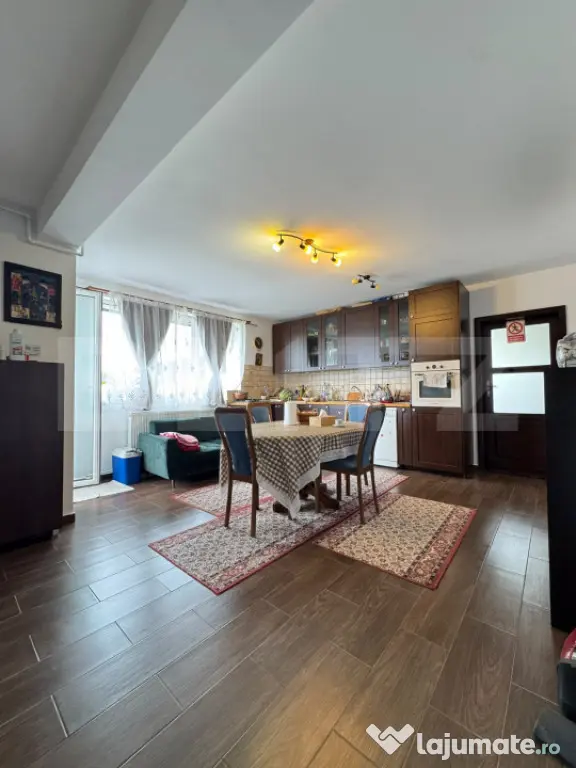 Apartament spatios, 3 camere, 64 mp, balcon, lângă VIVO