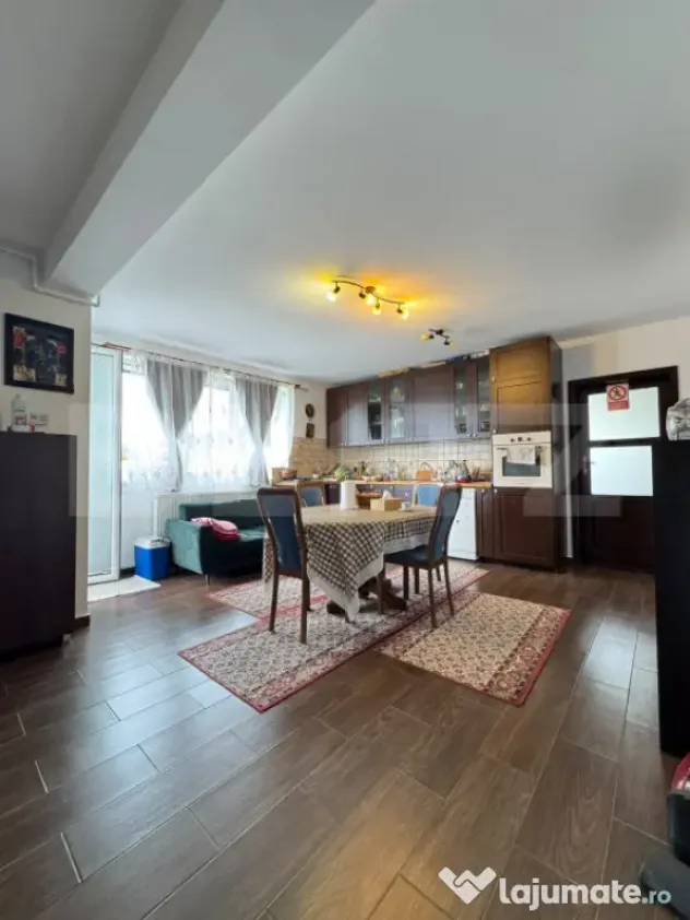 Apartament spatios, 3 camere, 64 mp, balcon, lângă VIVO
