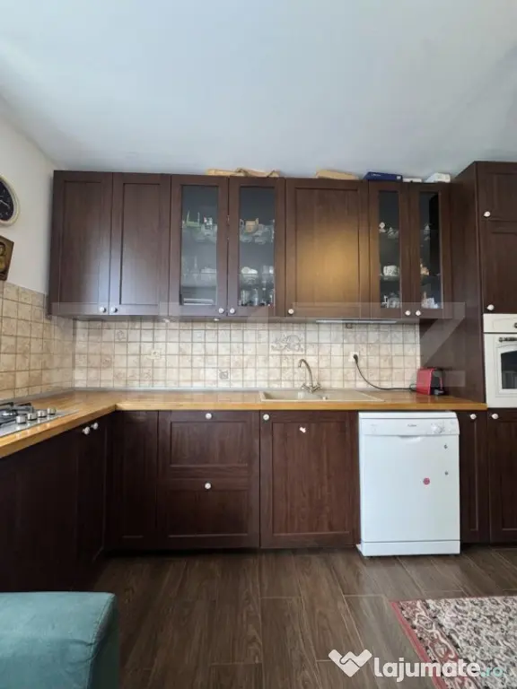 Apartament spatios, 3 camere, 64 mp, balcon, lângă VIVO