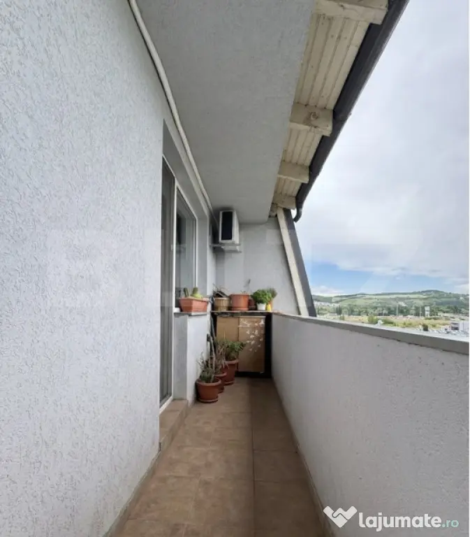 Apartament spatios, 3 camere, 64 mp, balcon, lângă VIVO