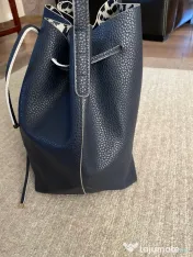 Geantă tip sac (Bucket Bag) bleumarin.