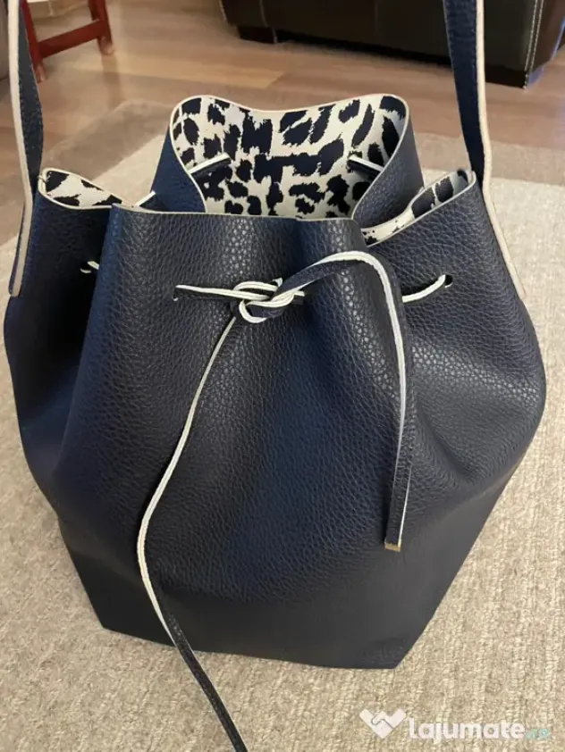 Geantă tip sac (Bucket Bag) bleumarin.