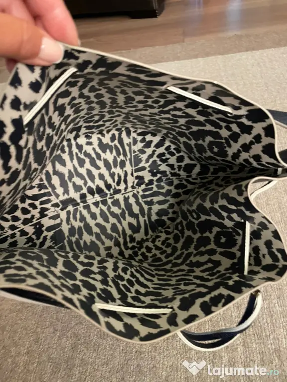 Geantă tip sac (Bucket Bag) bleumarin.
