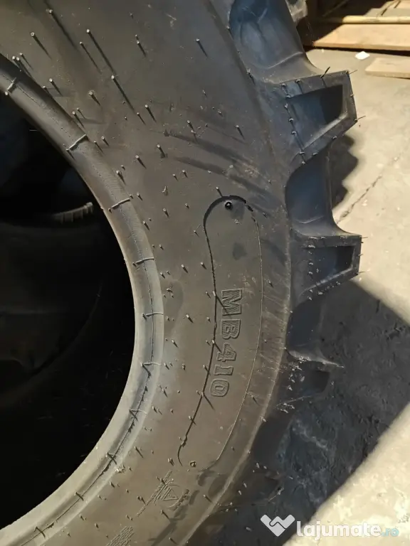 Anvelope noi spate buldo excavator 18.4-26