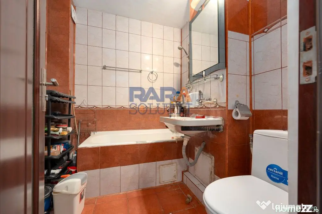 Apartament 3 camere, două băi, Bd. Roman Mușat - Roman (Neamt)