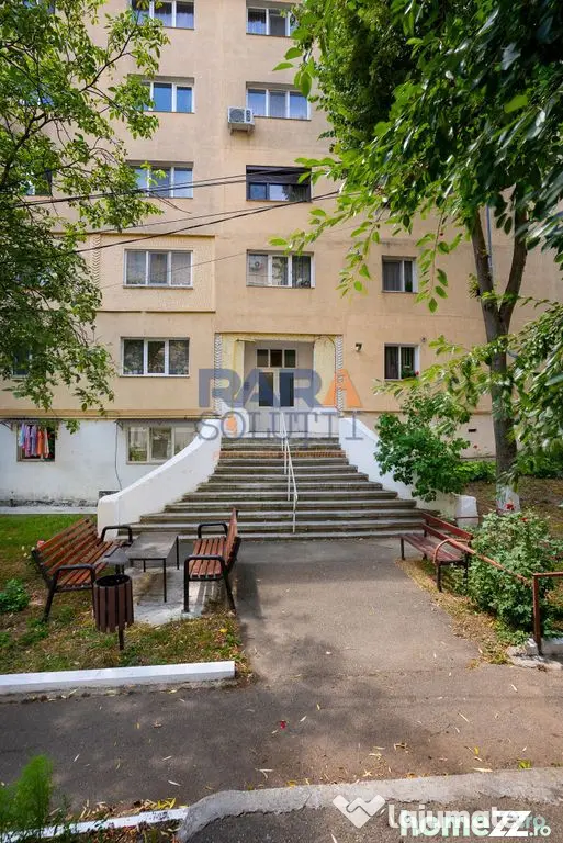 Apartament 3 camere, două băi, Bd. Roman Mușat - Roman (Neamt)