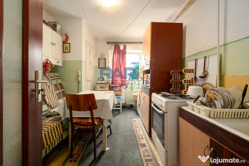 Apartament 3 camere, două băi, Bd. Roman Mușat