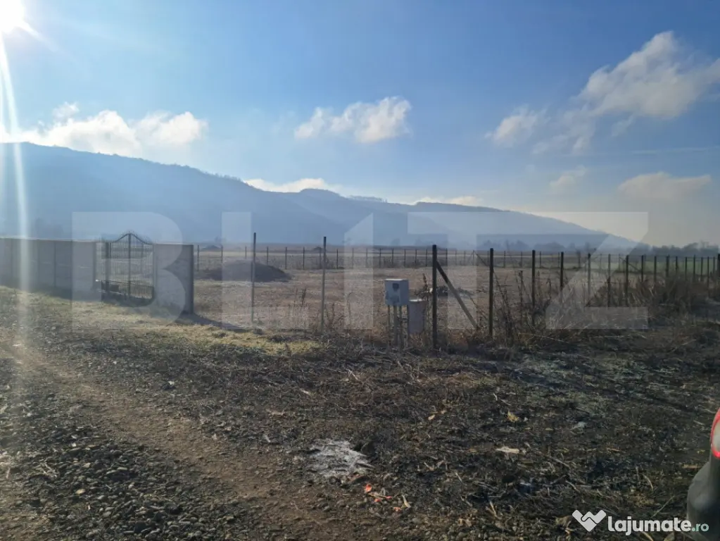 Teren intravilan, construibil 2600 mp+6100 mp extravilan nec
