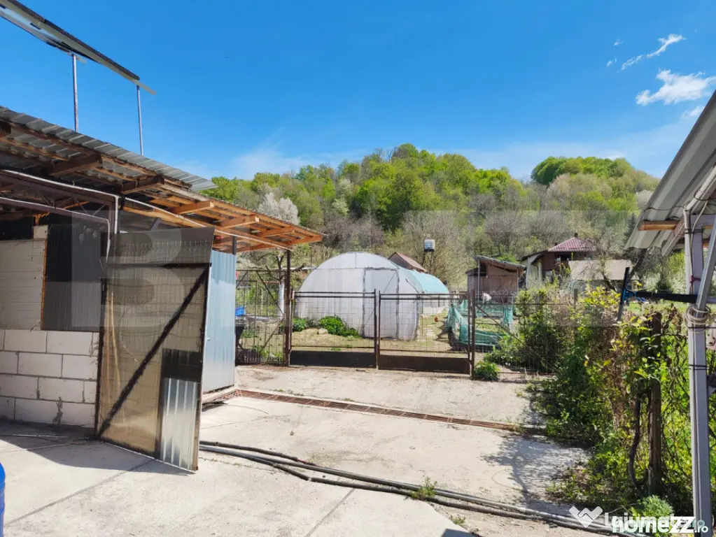 Casă P+1+M, 490 mp, teren 2.714 mp, zona Pucioasa - Pucioasa (Dambovita)