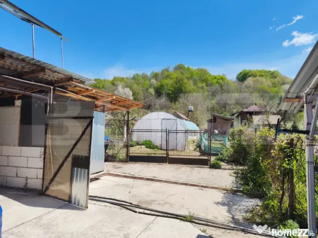 Casă P+1+M, 490 mp, teren 2.714 mp, zona Pucioasa - Pucioasa (Dambovita)