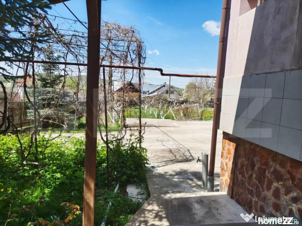 Casă P+1+M, 490 mp, teren 2.714 mp, zona Pucioasa - Pucioasa (Dambovita)