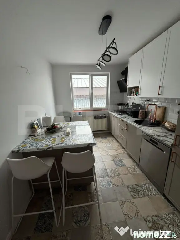 Casă P+1+M, 490 mp, teren 2.714 mp, zona Pucioasa - Pucioasa (Dambovita)