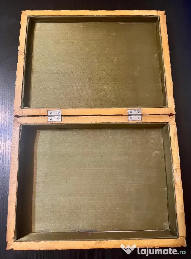Casetă bijuterii vintage din lemn masiv sculptat manual – detalii inedite