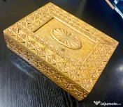 Casetă bijuterii vintage din lemn masiv sculptat manual – detalii inedite