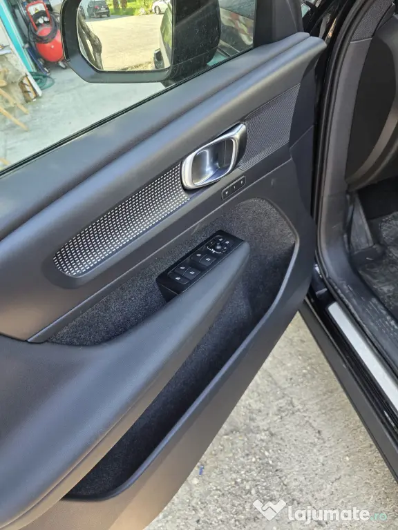 Vând Volvo XC40 Benzină