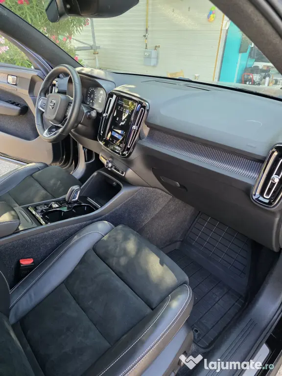 Vând Volvo XC40 Benzină