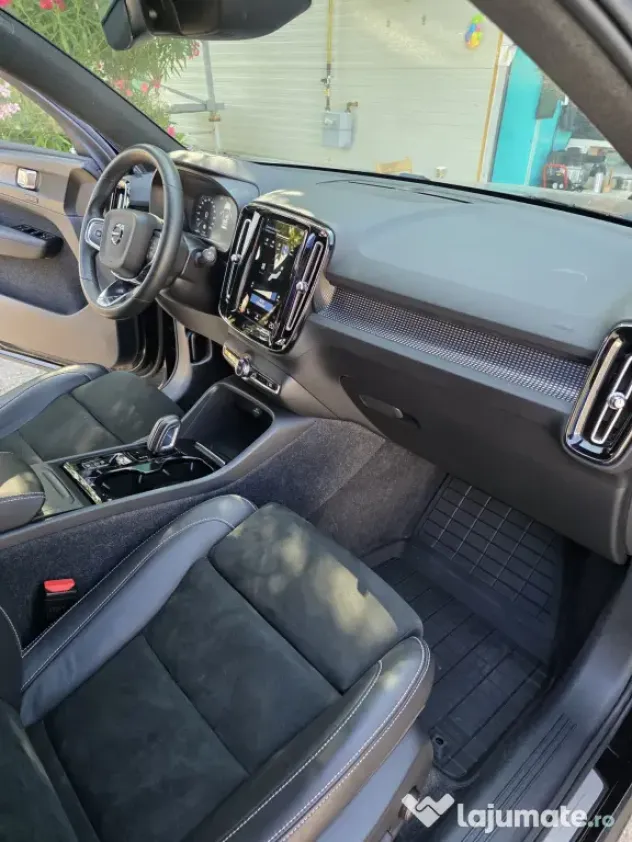 Vând Volvo XC40 Benzină